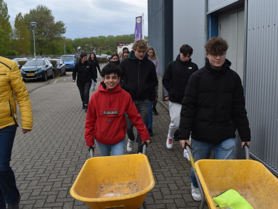 Kruiwagenmars 22 april 2024 Studenten Aeres Foto Desiree Schouten