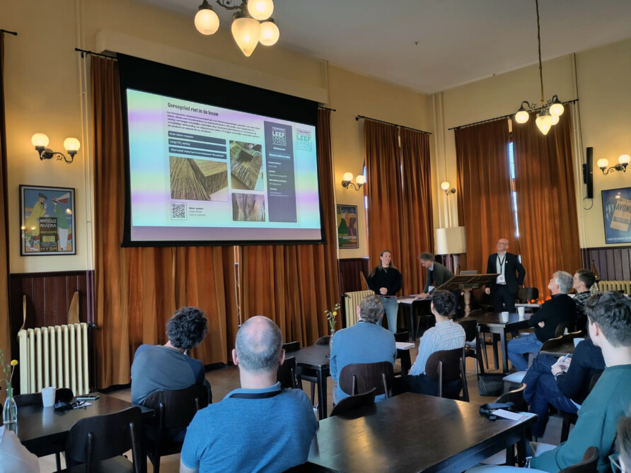 Suze Witteveen tijdens haar presentatie in Utrecht LEAP2025