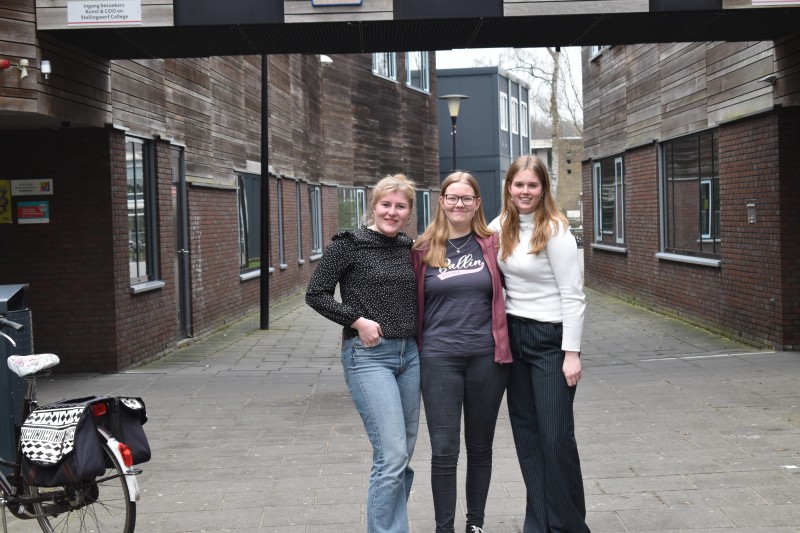 Leanne, Janna en Emelie van het Stellingwerf College | Foto: Desiree Schouten