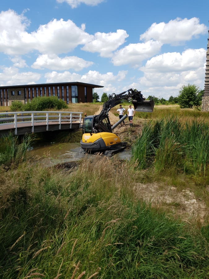 Plaatsing van de brug op het Ecomunitypark | Foto: Joyce Voskamp - Biosintrum