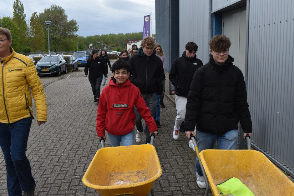Kruiwagenmars 22 april 2024 Studenten Aeres Foto Desiree Schouten