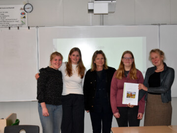 Leanne, Emilie, Petra (Biosintrum), Janna en Heleentje (Spark the Movement)