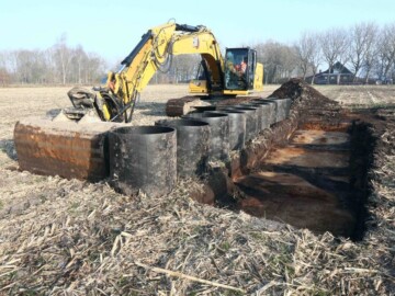 Steken van ongestoorde bodemprofielen Foto Petra Boorsma
