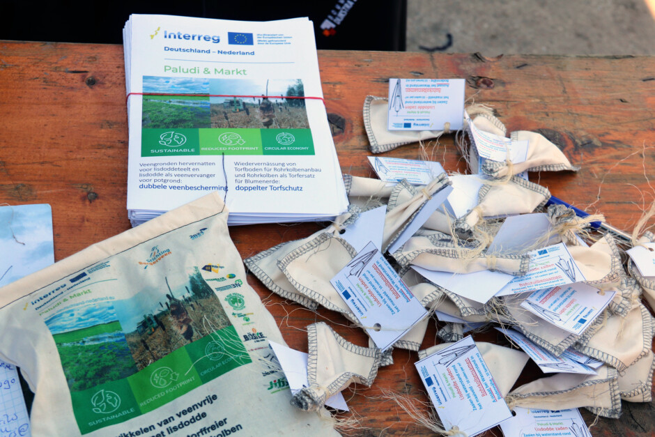 Folder Paludi en Markt en lisdodde zaden Foto Janna van der Meer